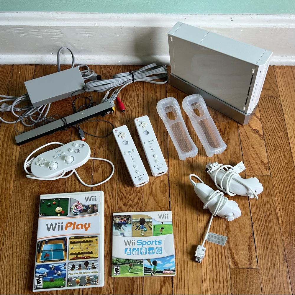 Nintendo Wii Console Bundle - White